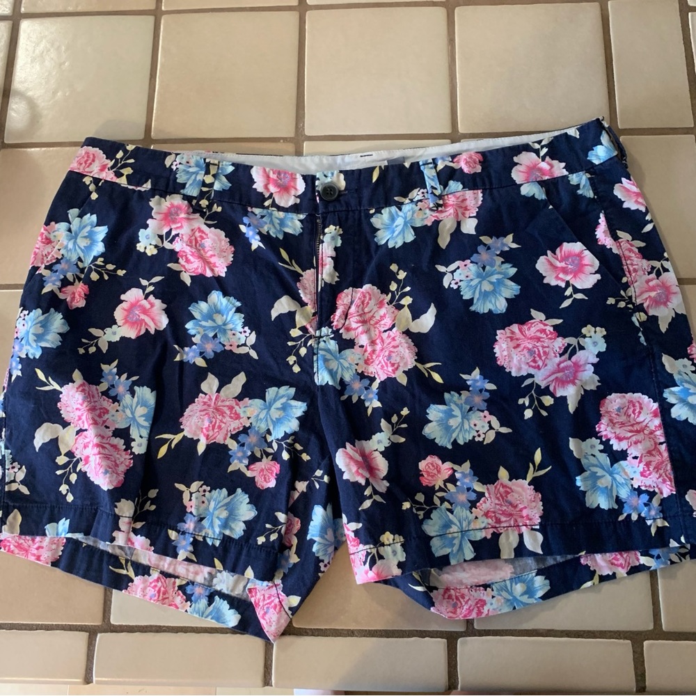 Old Navy floral shorts sz16